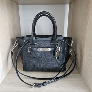 Coach Swagger 21 Carryall In Pebble Leather
